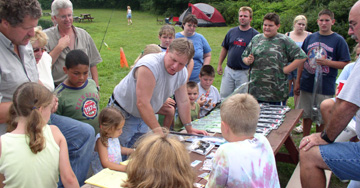 Handing out the kids fishing prizes